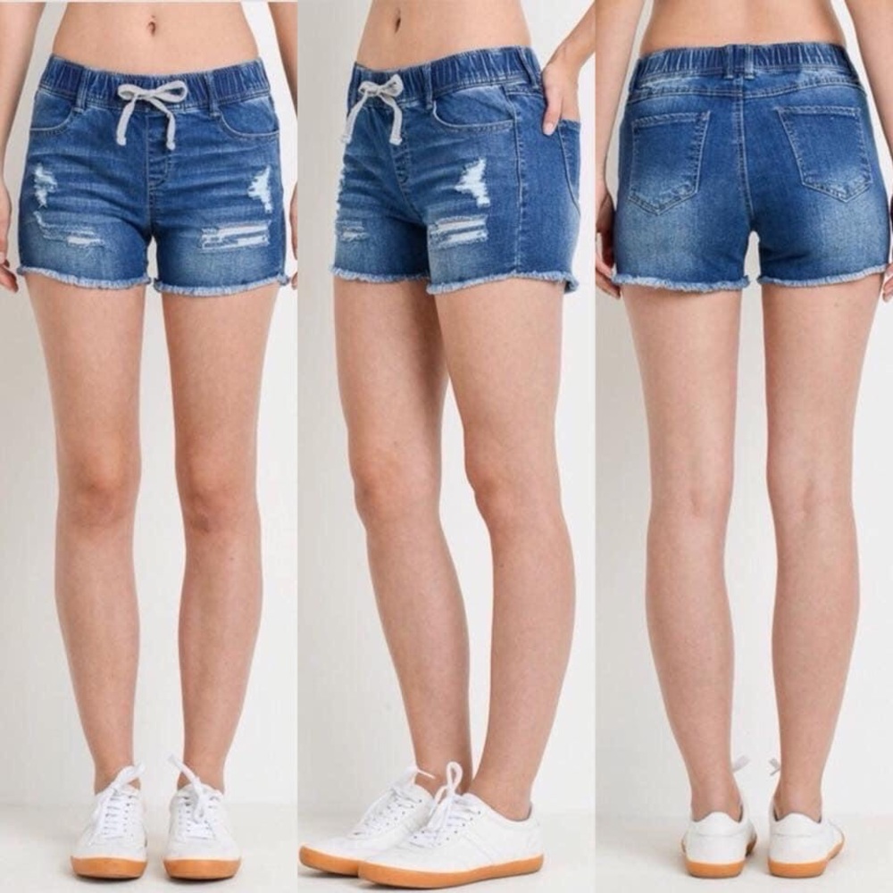 Distressed jeans shorts